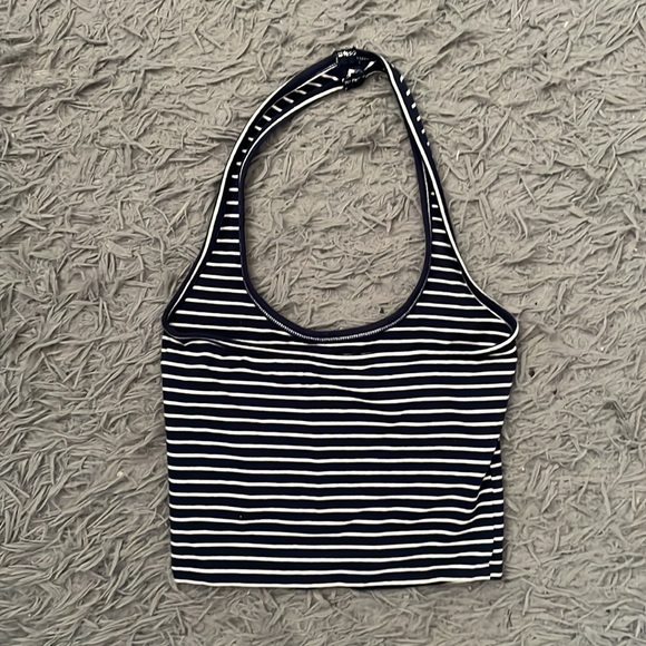 Crop halter top - Picture 2 of 2